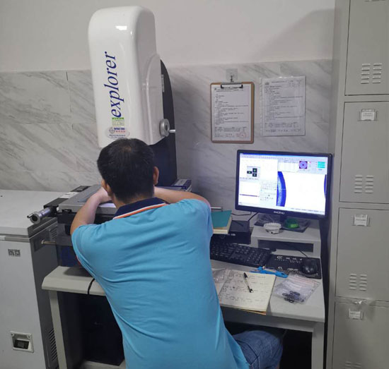 檢測(cè)儀器：二次元投影儀